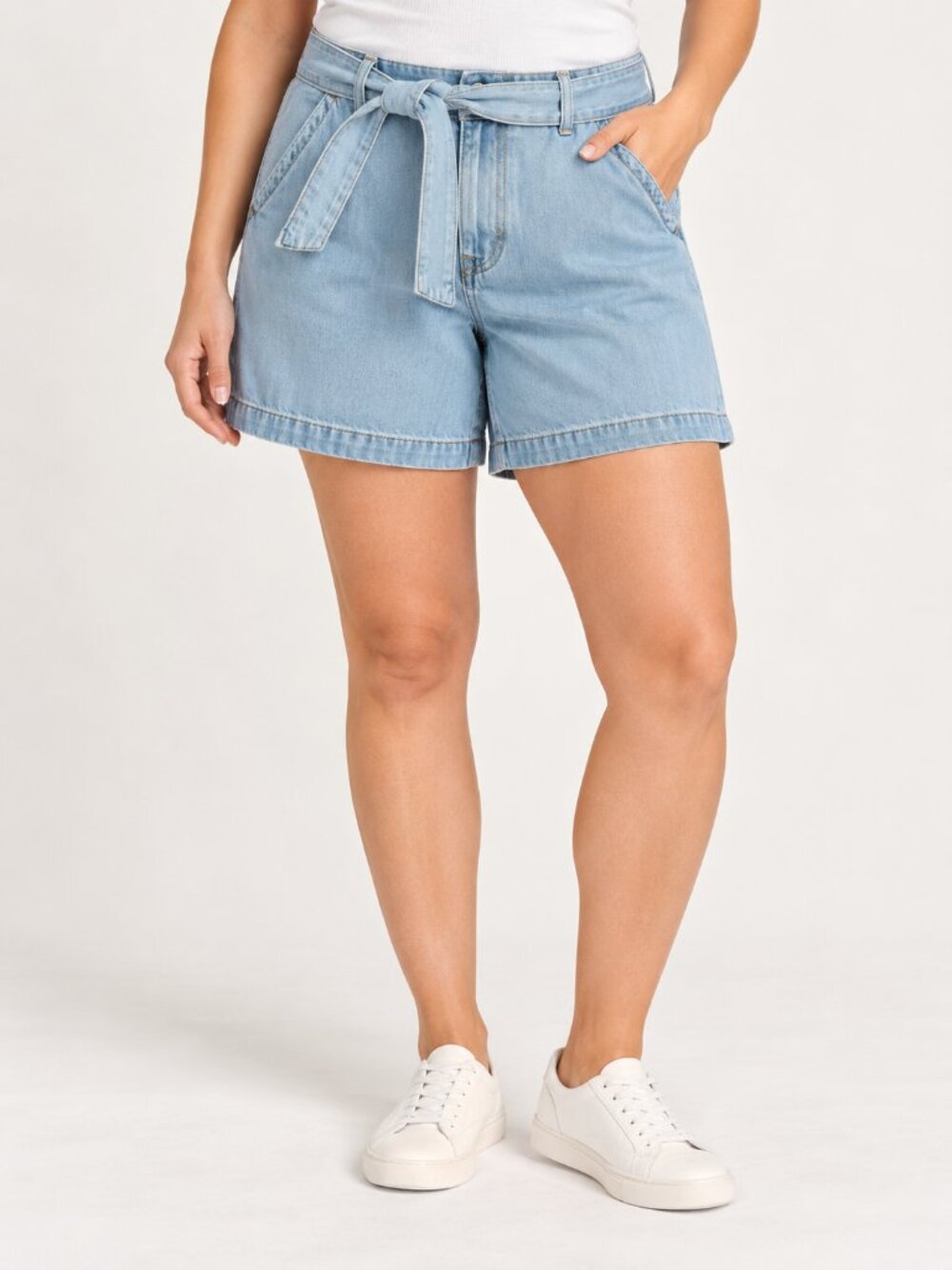 NWT Tommy Hilfiger Size 12 Light Wash High Rise Denim Shorts Belted 6"